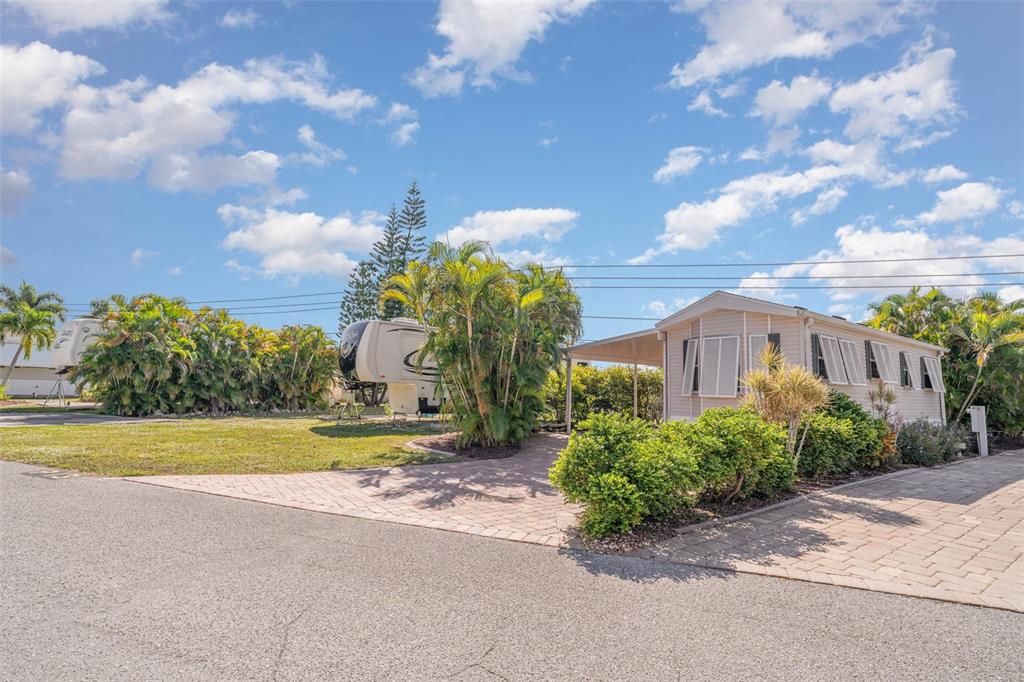 待售: $174,950 (1 贝兹, 1 浴室, 420 平方英尺)