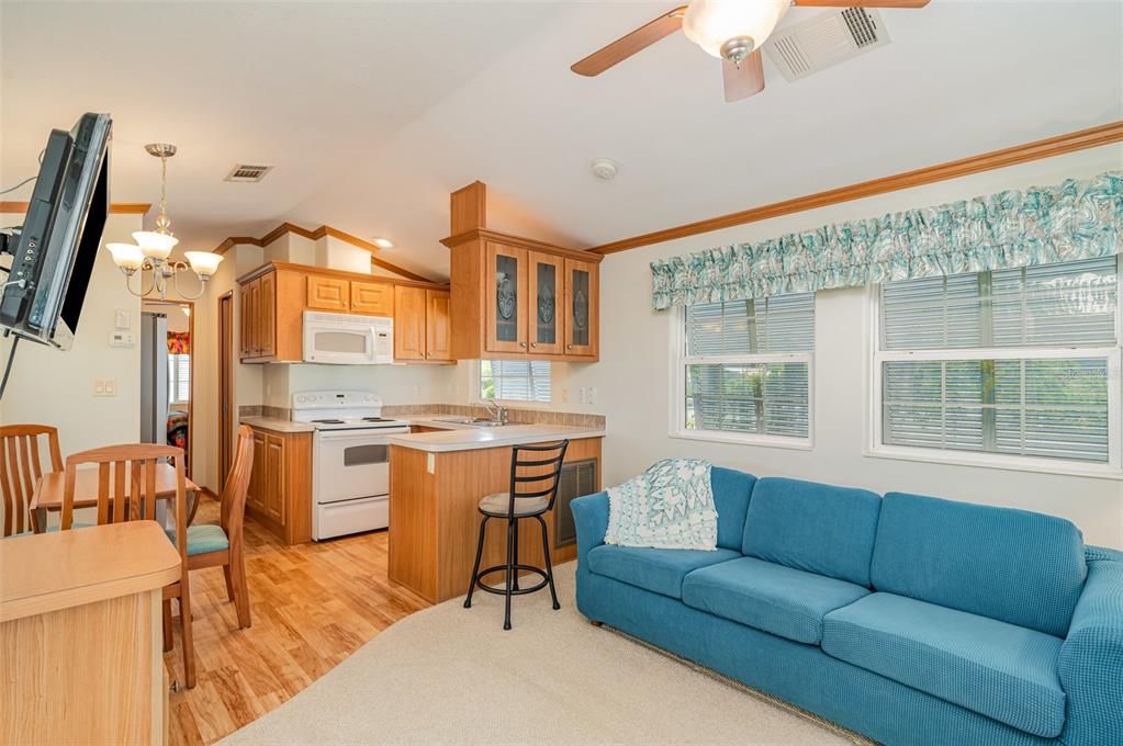 待售: $174,950 (1 贝兹, 1 浴室, 420 平方英尺)