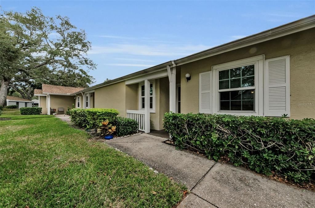 Active With Contract: $235,000 (2 beds, 2 baths, 905 Square Feet)