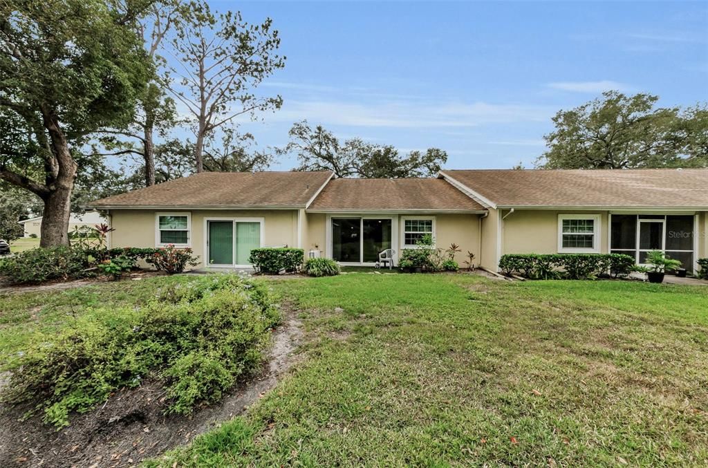 Active With Contract: $235,000 (2 beds, 2 baths, 905 Square Feet)