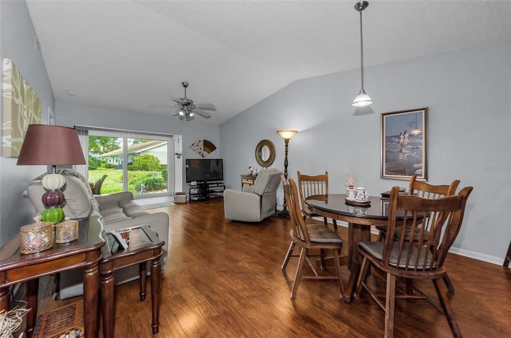 Active With Contract: $235,000 (2 beds, 2 baths, 905 Square Feet)