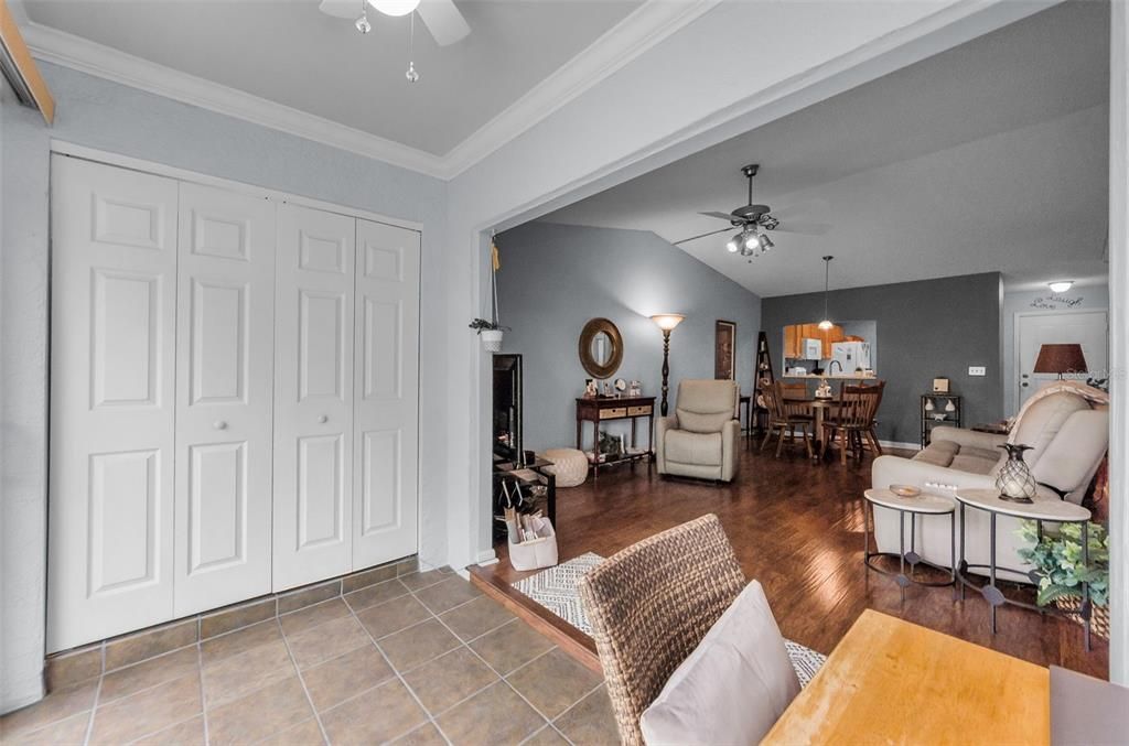 Active With Contract: $235,000 (2 beds, 2 baths, 905 Square Feet)