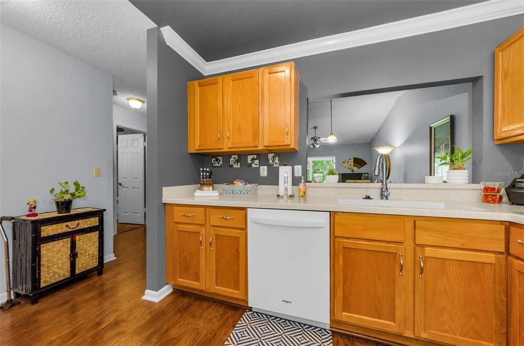 Active With Contract: $235,000 (2 beds, 2 baths, 905 Square Feet)