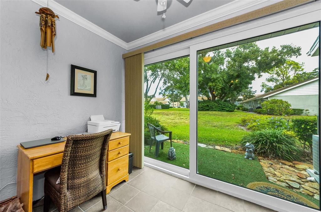 Active With Contract: $235,000 (2 beds, 2 baths, 905 Square Feet)