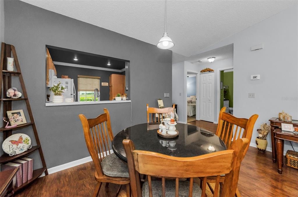 Active With Contract: $235,000 (2 beds, 2 baths, 905 Square Feet)