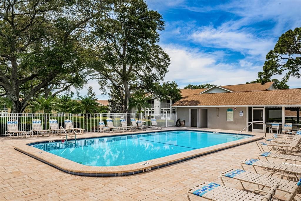 Active With Contract: $235,000 (2 beds, 2 baths, 905 Square Feet)