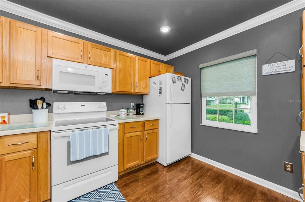 Active With Contract: $235,000 (2 beds, 2 baths, 905 Square Feet)