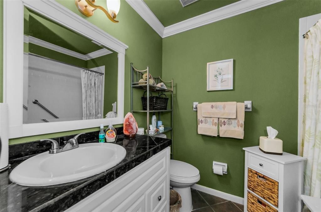 Active With Contract: $235,000 (2 beds, 2 baths, 905 Square Feet)