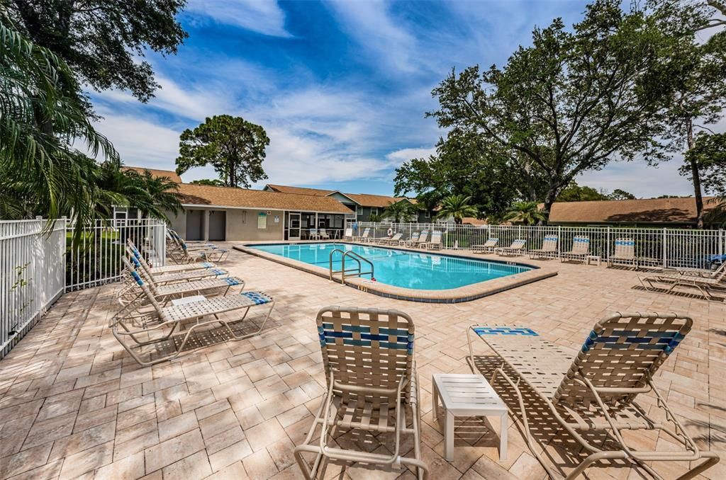 Active With Contract: $235,000 (2 beds, 2 baths, 905 Square Feet)