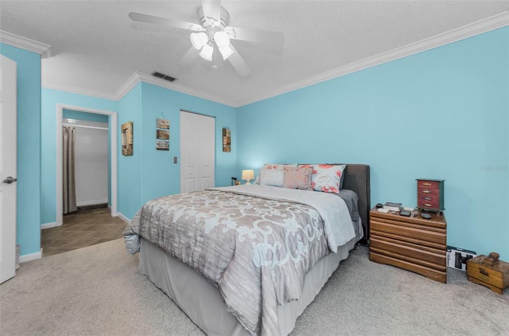 Active With Contract: $235,000 (2 beds, 2 baths, 905 Square Feet)