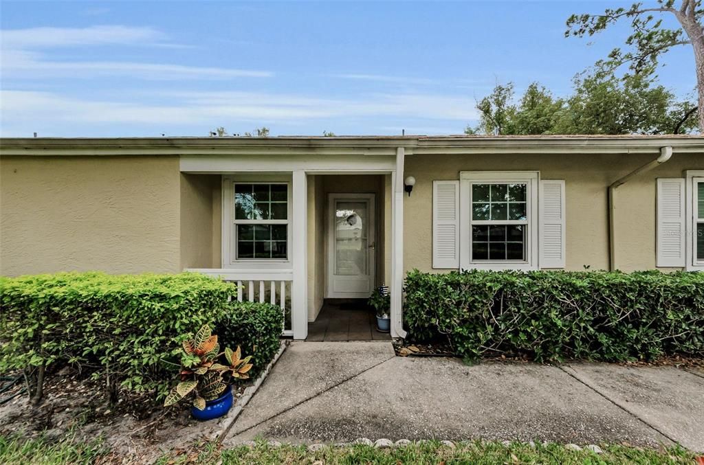 Active With Contract: $235,000 (2 beds, 2 baths, 905 Square Feet)