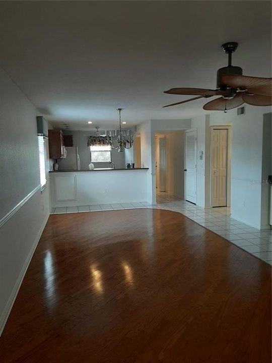 待售: $110,900 (2 贝兹, 2 浴室, 1228 平方英尺)