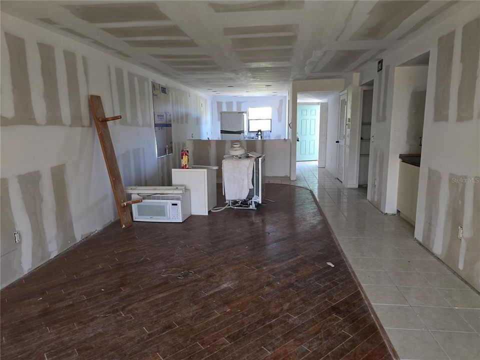 待售: $110,900 (2 贝兹, 2 浴室, 1228 平方英尺)