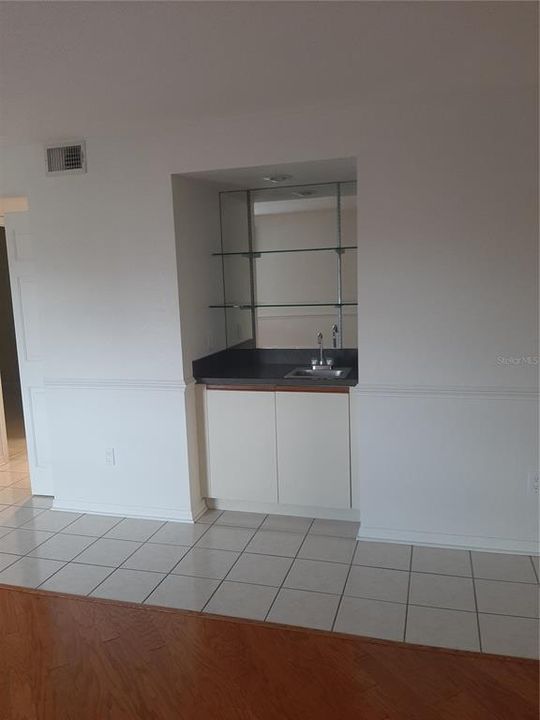 待售: $110,900 (2 贝兹, 2 浴室, 1228 平方英尺)