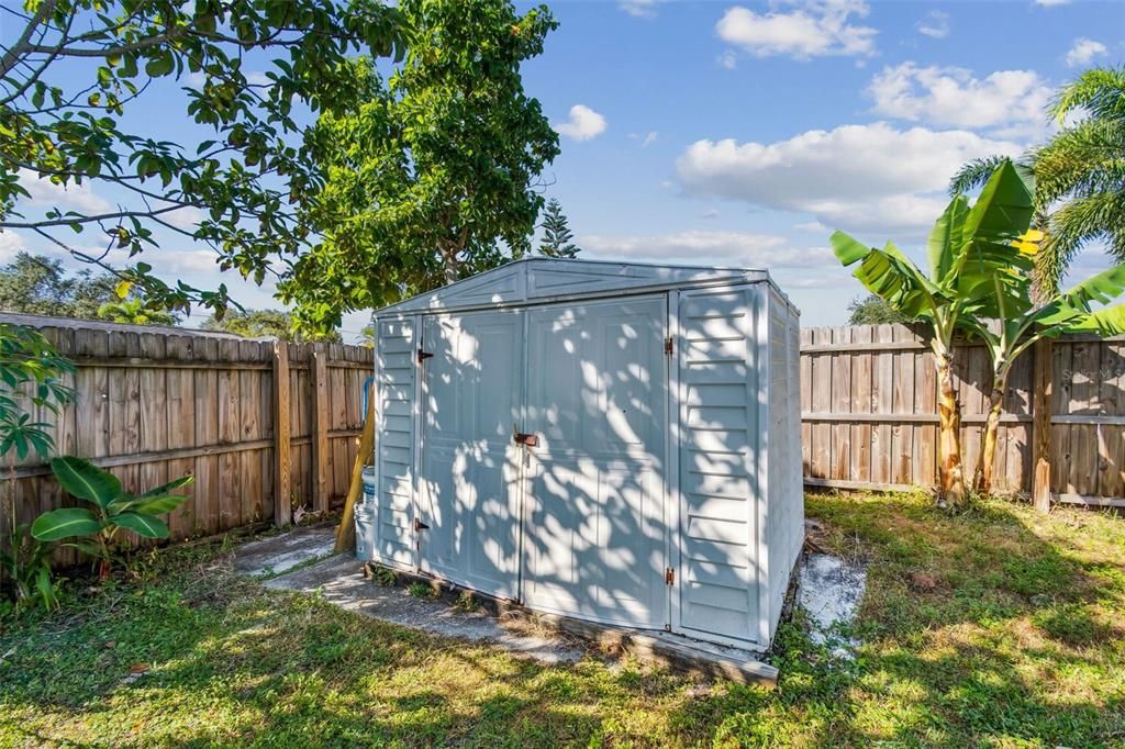 Active With Contract: $385,000 (3 beds, 2 baths, 1140 Square Feet)