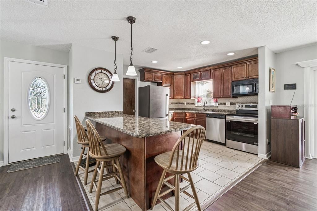 Active With Contract: $385,000 (3 beds, 2 baths, 1140 Square Feet)