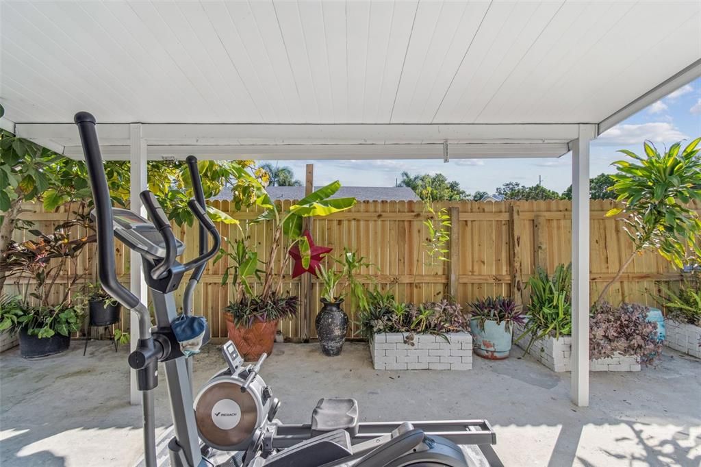 Active With Contract: $385,000 (3 beds, 2 baths, 1140 Square Feet)