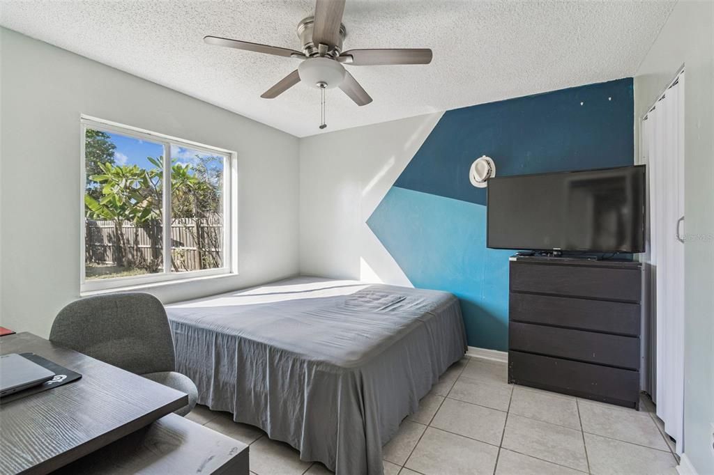 Active With Contract: $385,000 (3 beds, 2 baths, 1140 Square Feet)