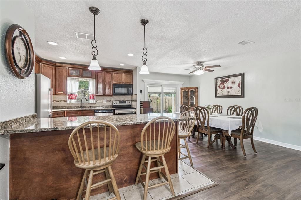 Active With Contract: $385,000 (3 beds, 2 baths, 1140 Square Feet)