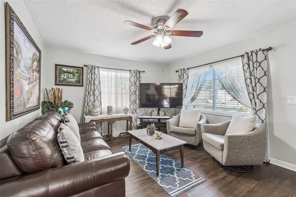 Active With Contract: $385,000 (3 beds, 2 baths, 1140 Square Feet)
