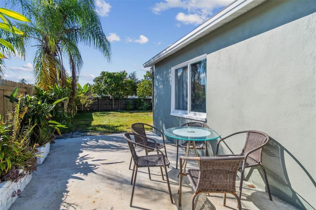 Active With Contract: $385,000 (3 beds, 2 baths, 1140 Square Feet)