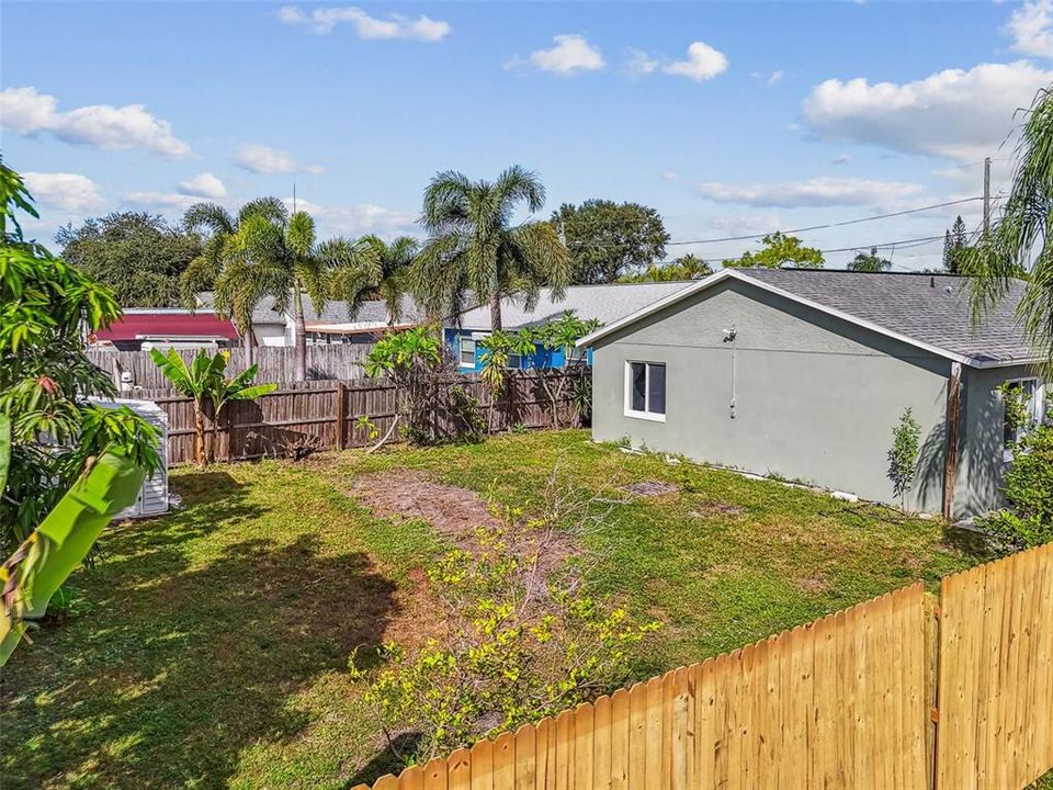 Active With Contract: $385,000 (3 beds, 2 baths, 1140 Square Feet)