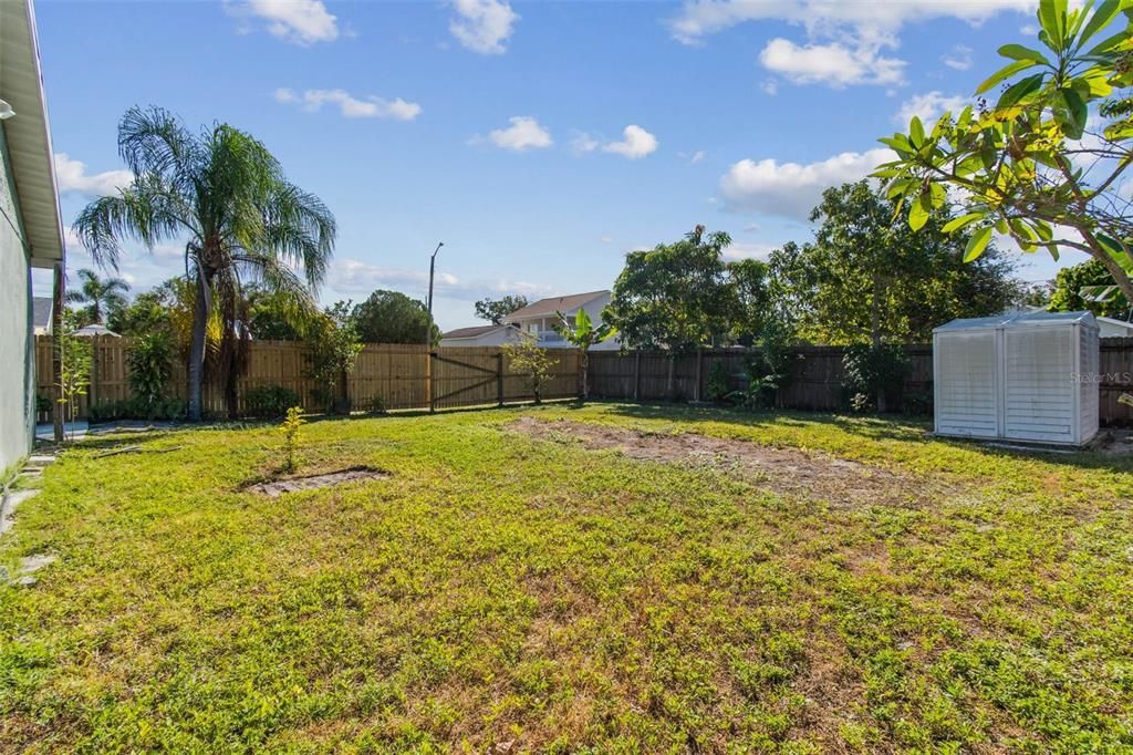 Active With Contract: $385,000 (3 beds, 2 baths, 1140 Square Feet)