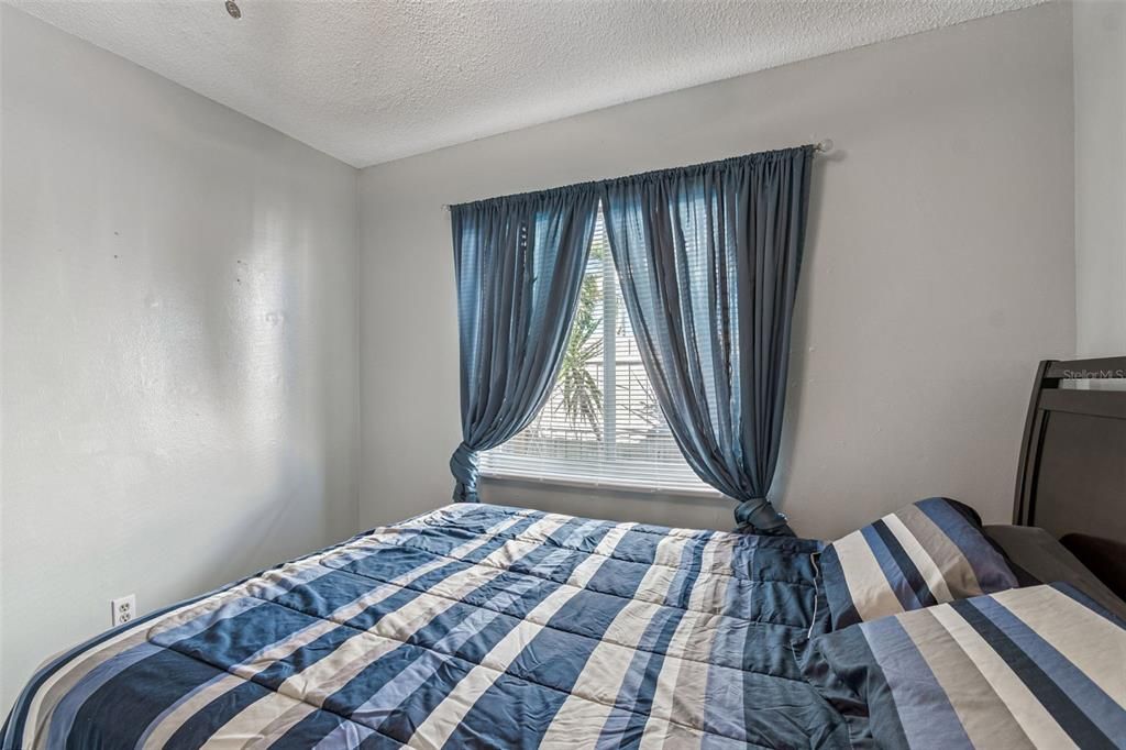 Active With Contract: $385,000 (3 beds, 2 baths, 1140 Square Feet)