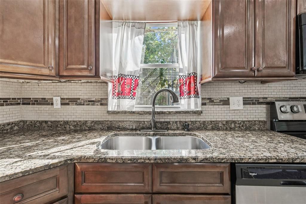 Active With Contract: $385,000 (3 beds, 2 baths, 1140 Square Feet)