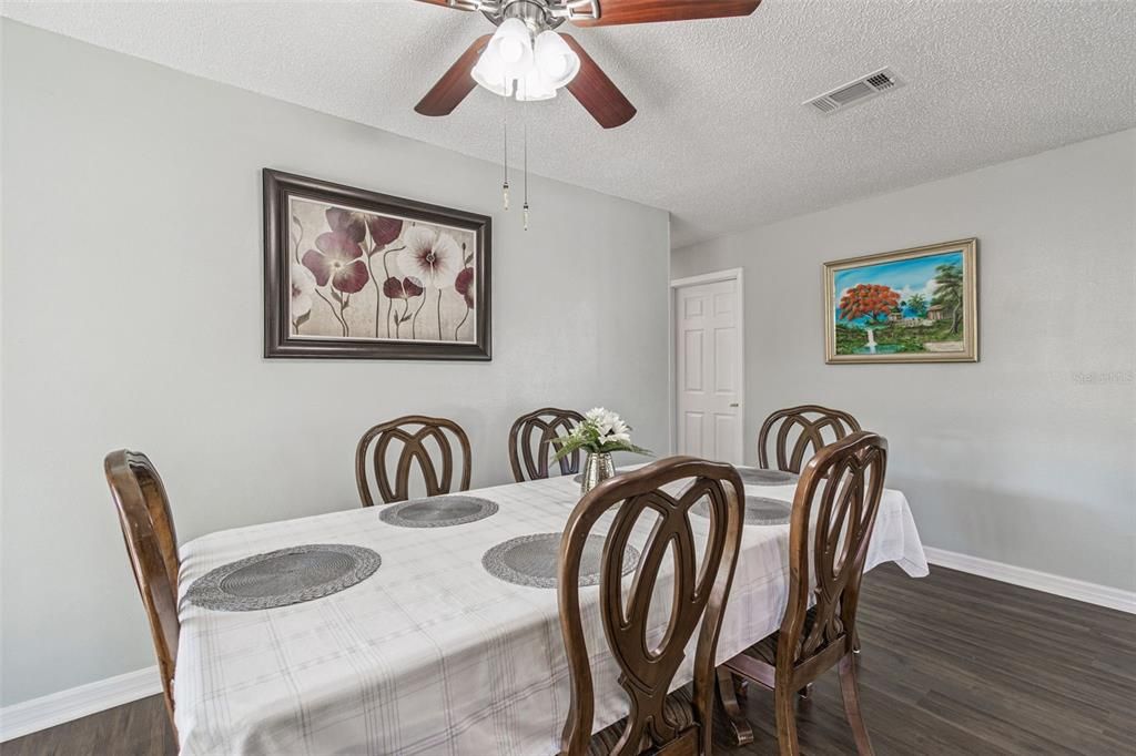 Active With Contract: $385,000 (3 beds, 2 baths, 1140 Square Feet)