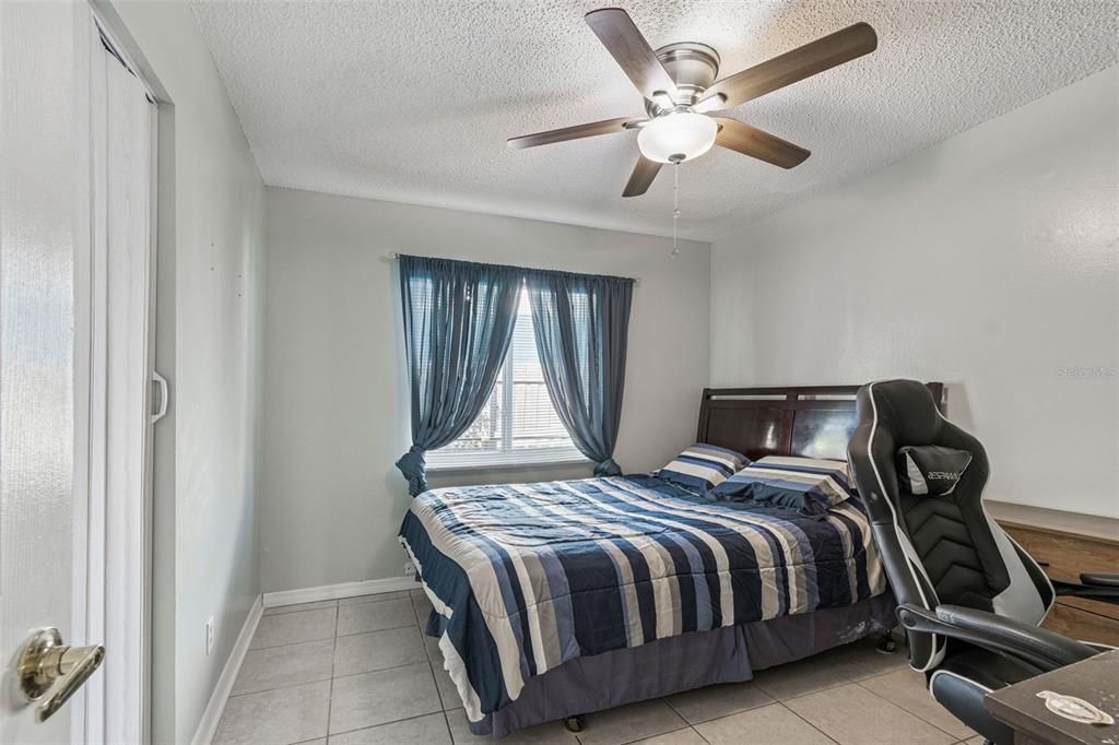 Active With Contract: $385,000 (3 beds, 2 baths, 1140 Square Feet)