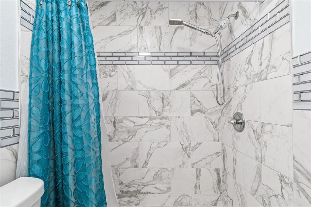 Active With Contract: $385,000 (3 beds, 2 baths, 1140 Square Feet)