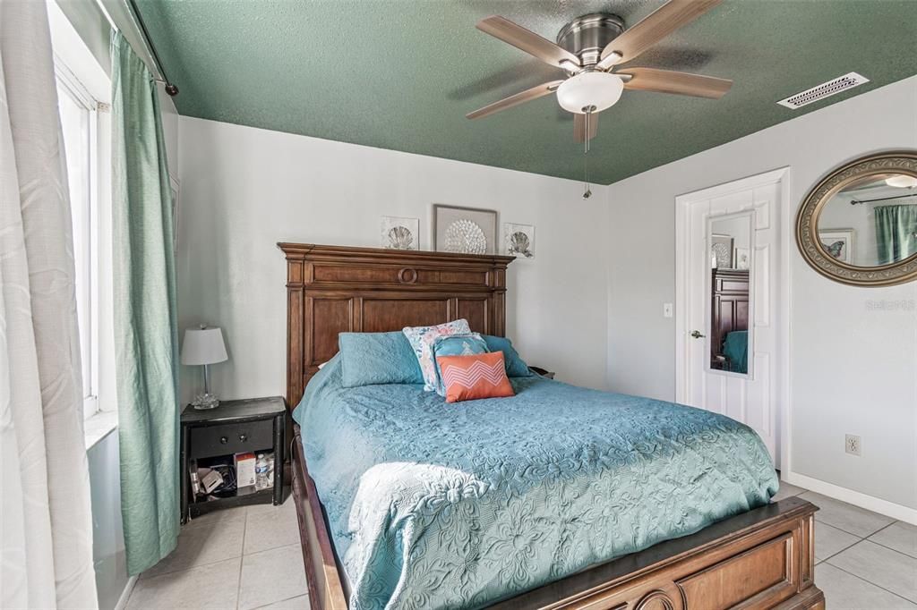 Active With Contract: $385,000 (3 beds, 2 baths, 1140 Square Feet)