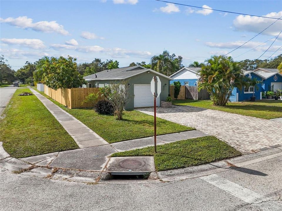 Active With Contract: $385,000 (3 beds, 2 baths, 1140 Square Feet)