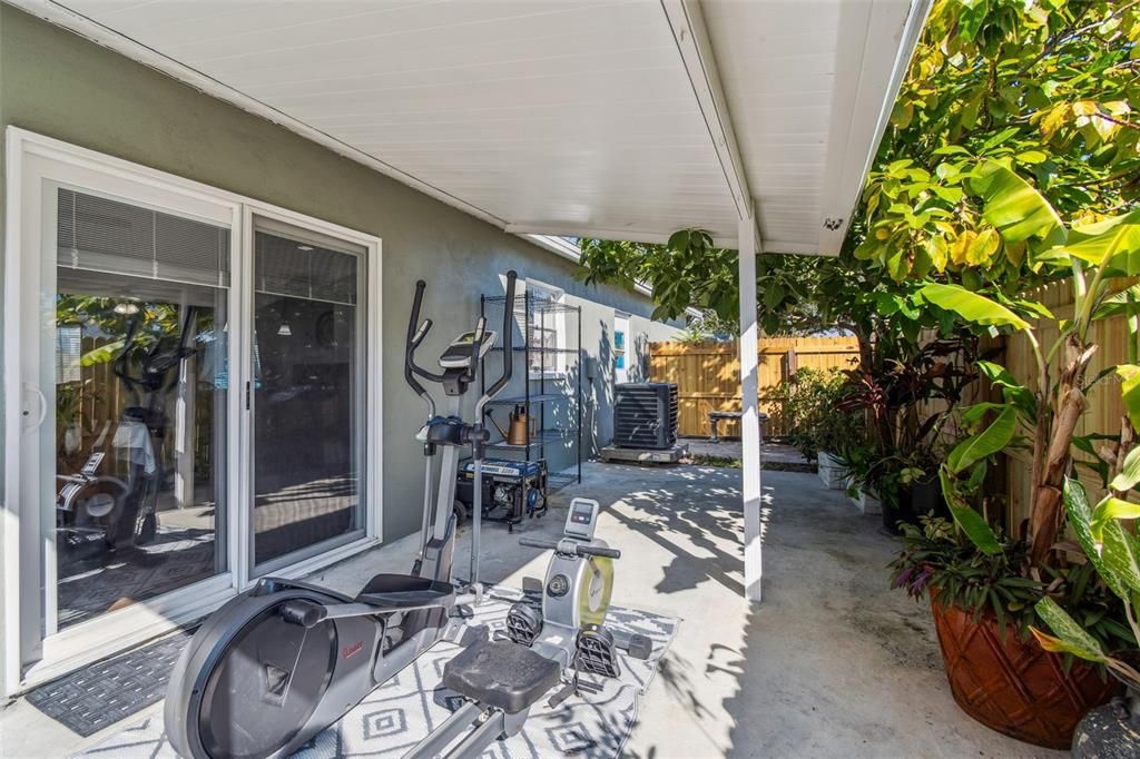 Active With Contract: $385,000 (3 beds, 2 baths, 1140 Square Feet)