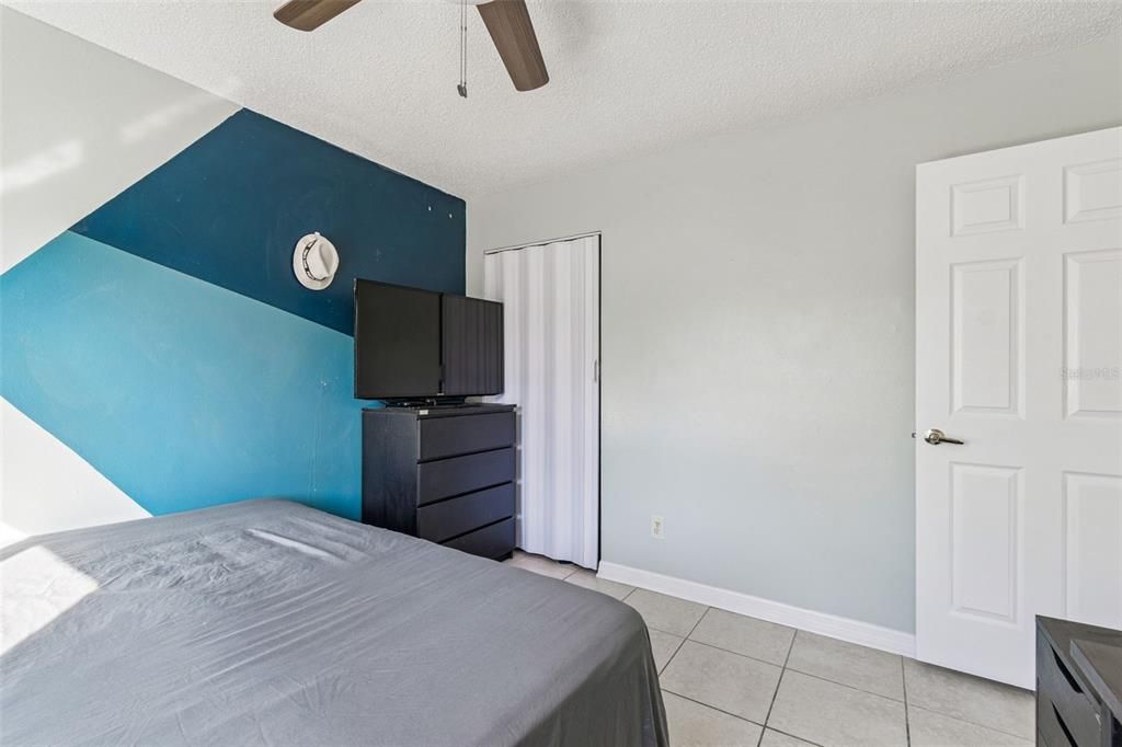 Active With Contract: $385,000 (3 beds, 2 baths, 1140 Square Feet)