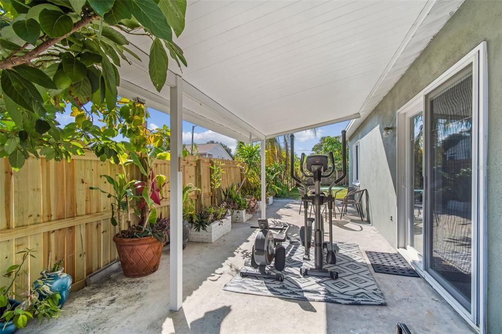 Active With Contract: $385,000 (3 beds, 2 baths, 1140 Square Feet)
