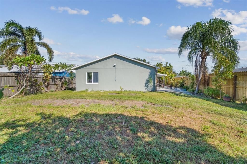 Active With Contract: $385,000 (3 beds, 2 baths, 1140 Square Feet)