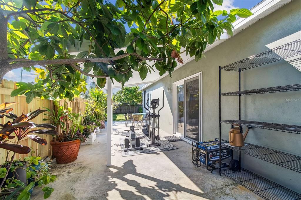 Active With Contract: $385,000 (3 beds, 2 baths, 1140 Square Feet)