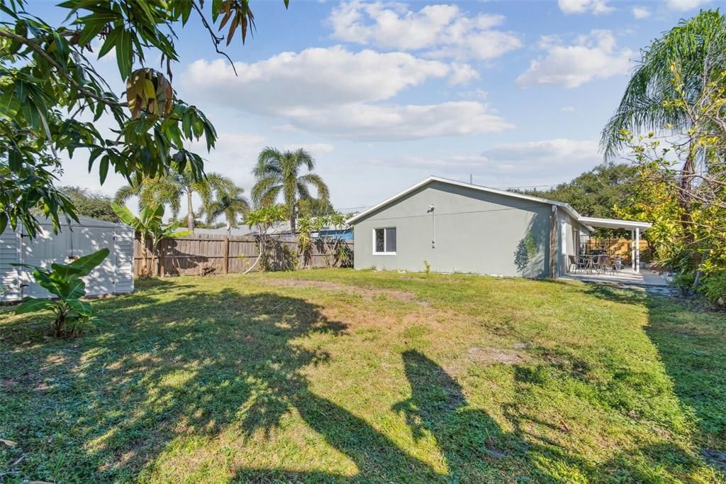 Active With Contract: $385,000 (3 beds, 2 baths, 1140 Square Feet)