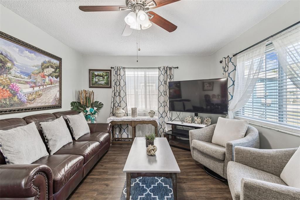 Active With Contract: $385,000 (3 beds, 2 baths, 1140 Square Feet)