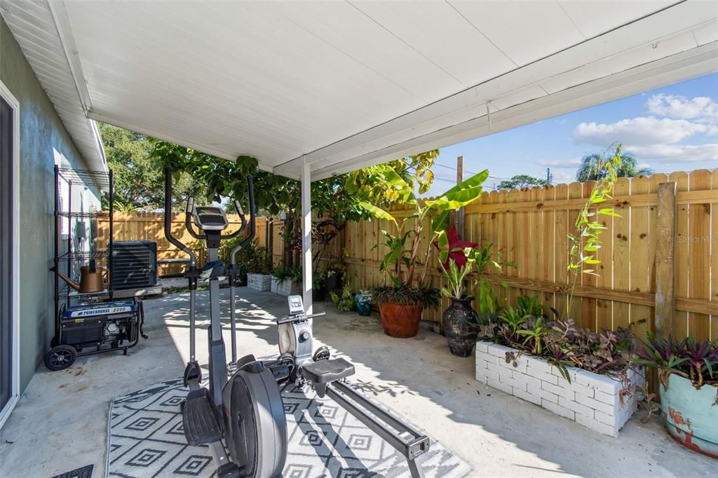 Active With Contract: $385,000 (3 beds, 2 baths, 1140 Square Feet)