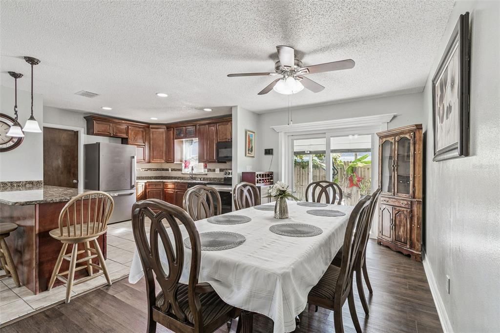 Active With Contract: $385,000 (3 beds, 2 baths, 1140 Square Feet)