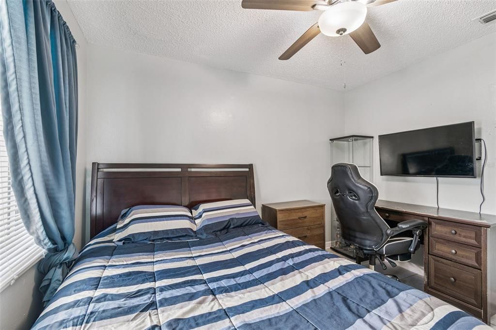 Active With Contract: $385,000 (3 beds, 2 baths, 1140 Square Feet)