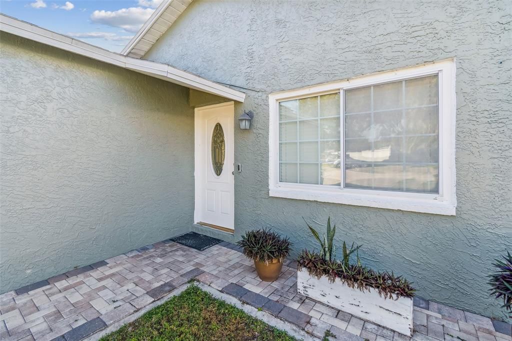 Active With Contract: $385,000 (3 beds, 2 baths, 1140 Square Feet)