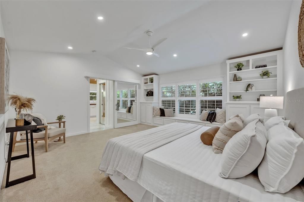 合同活跃: $1,625,000 (4 贝兹, 3 浴室, 2785 平方英尺)