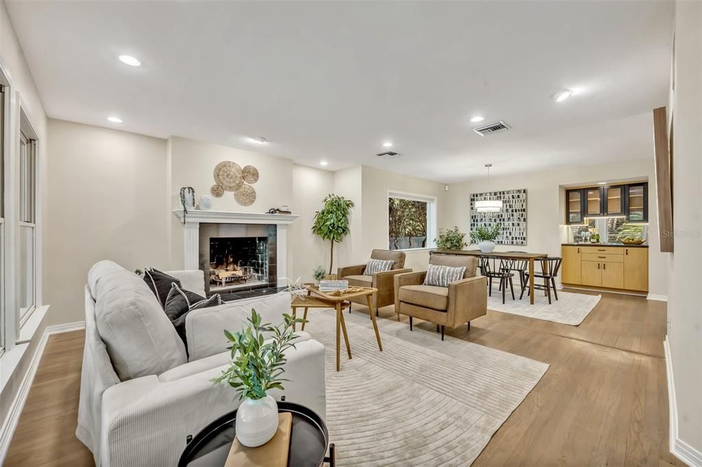 合同活跃: $1,625,000 (4 贝兹, 3 浴室, 2785 平方英尺)