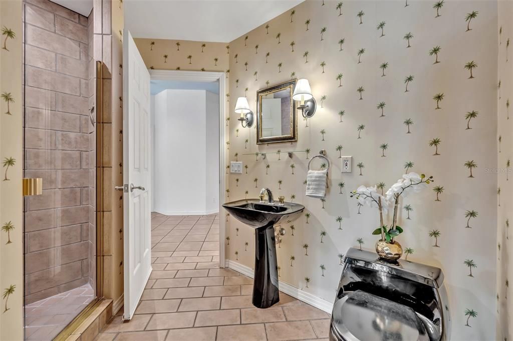 合同活跃: $1,625,000 (4 贝兹, 3 浴室, 2785 平方英尺)