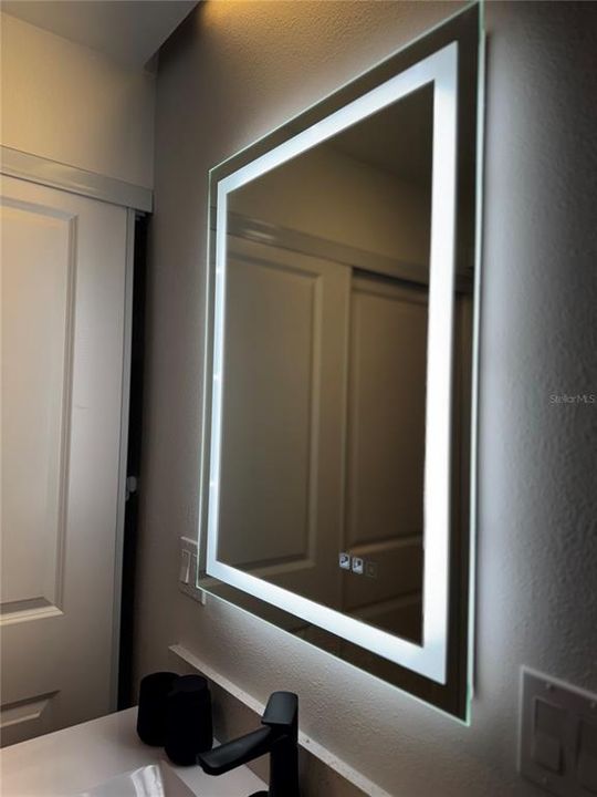 For Rent: $1,250 (1 beds, 1 baths, 300 Square Feet)