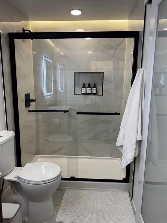 For Rent: $1,250 (1 beds, 1 baths, 300 Square Feet)